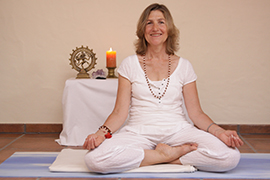 http://www.yoga-schmallenberg.de/wp-content/uploads/2012/11/maria_kreuzbeinsitz.jpg